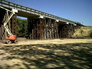 September 2016_Photo 2_Replacing timber trestle bridge under live rail traffic